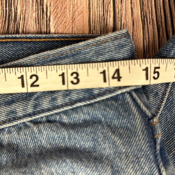 Women’s Levi’s Wedgie Icon Distressed Jeans - Picture 8 of 12